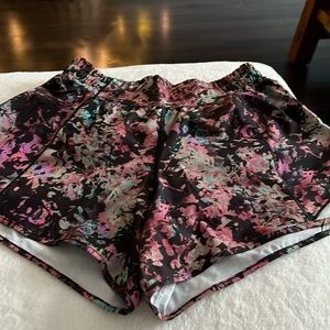 Lululemon Hotty Hot High-Rise lined shorts, 4”, size 6, black, maroon, blue